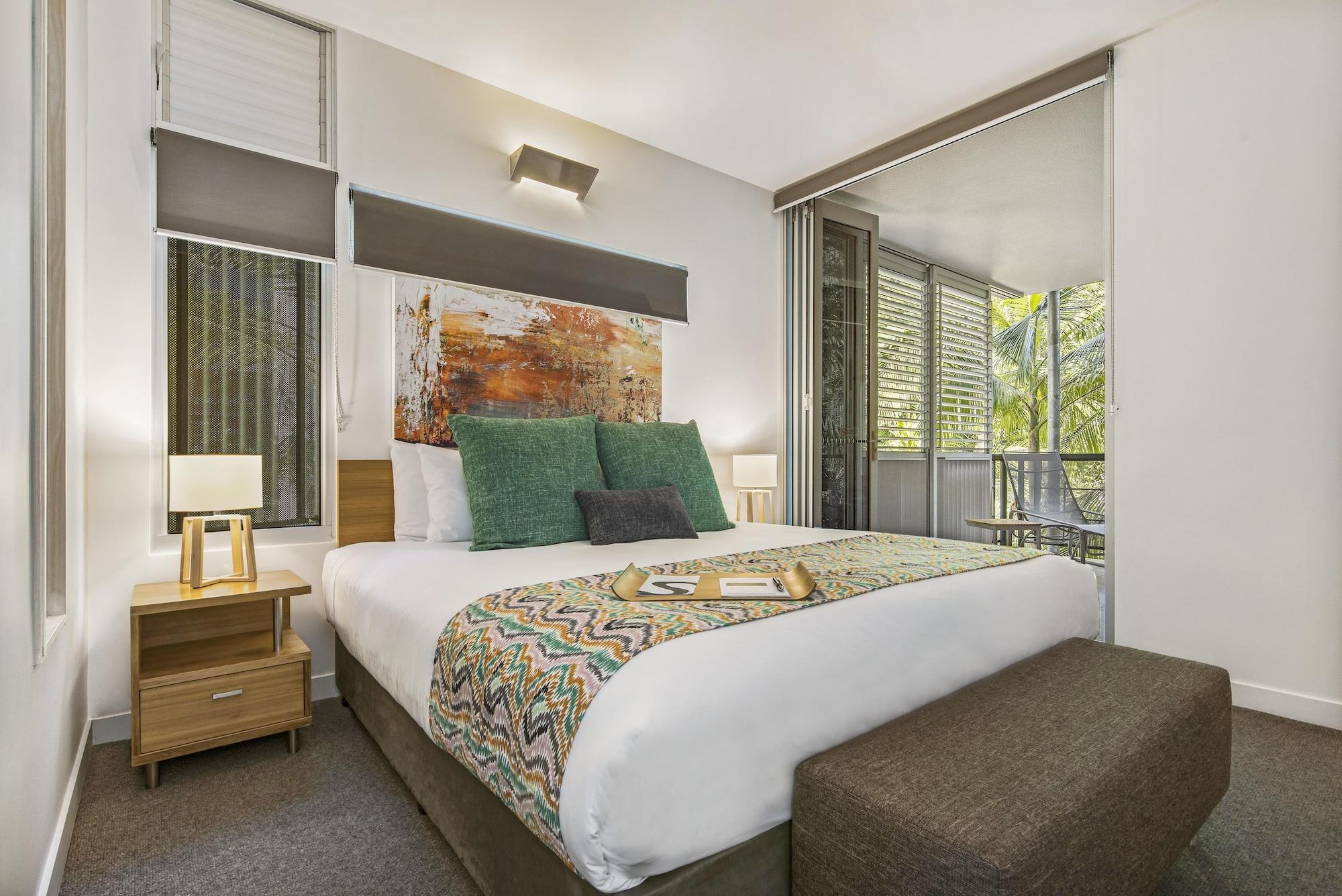 Peppers Noosa Resort And Villas Εξωτερικό φωτογραφία A bedroom at the Mantra on Lake