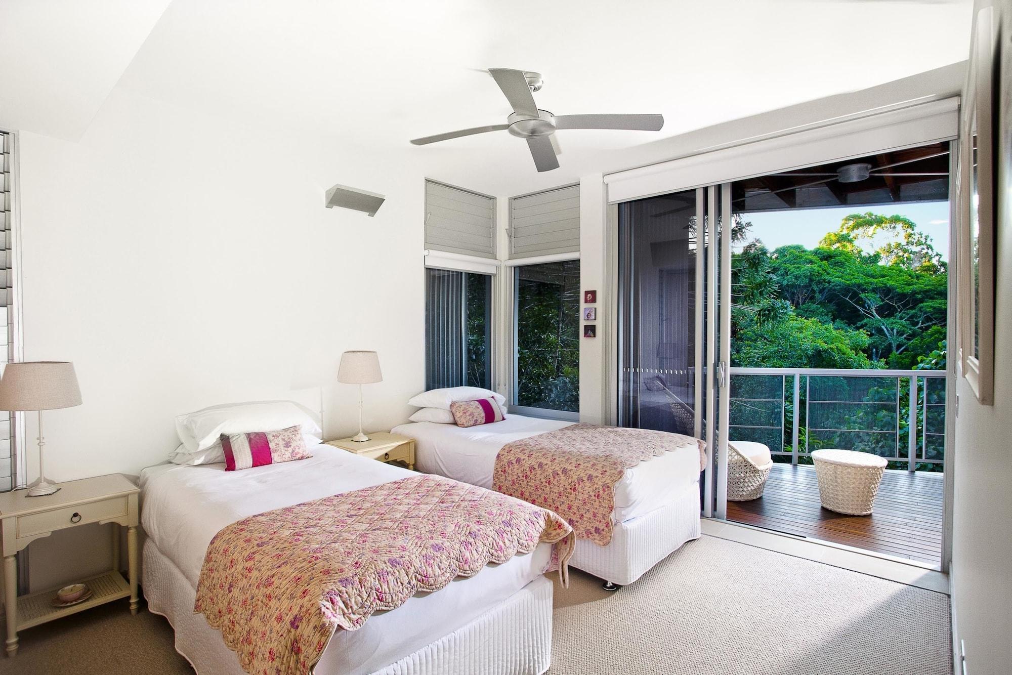 Peppers Noosa Resort And Villas Εξωτερικό φωτογραφία A bedroom at the resort