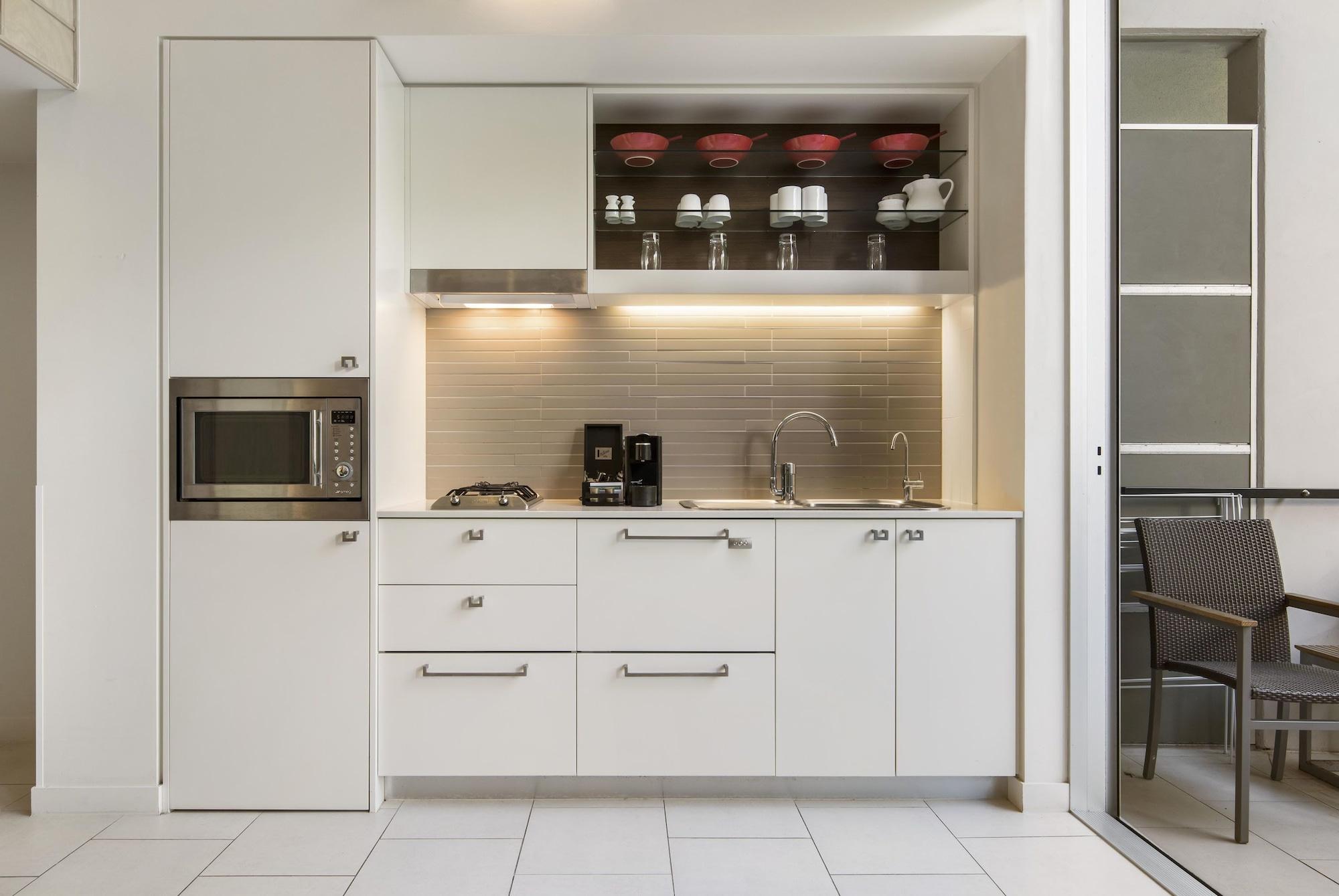 Peppers Noosa Resort And Villas Εξωτερικό φωτογραφία A small kitchen