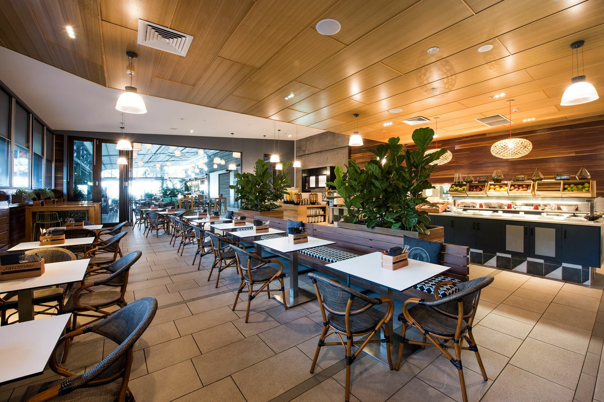 Peppers Noosa Resort And Villas Εξωτερικό φωτογραφία The interior of the restaurant